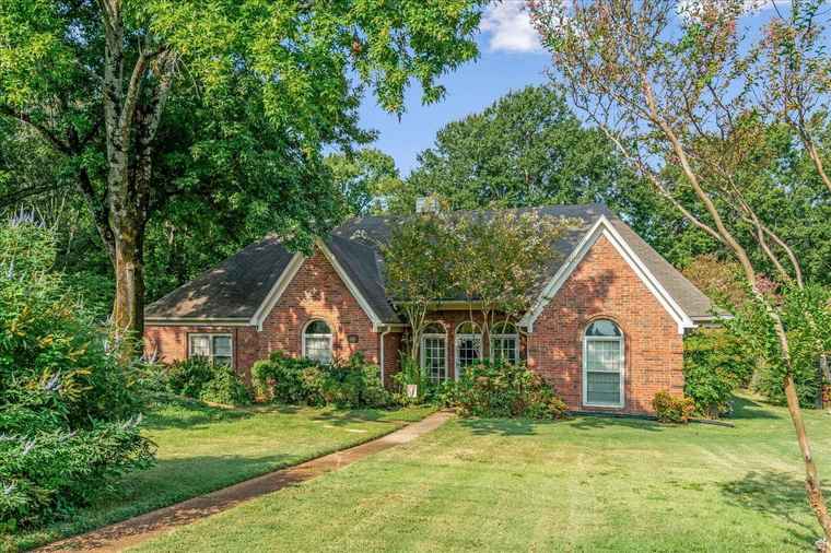Photo of 1665 Riverdale Rd Germantown, TN 38138