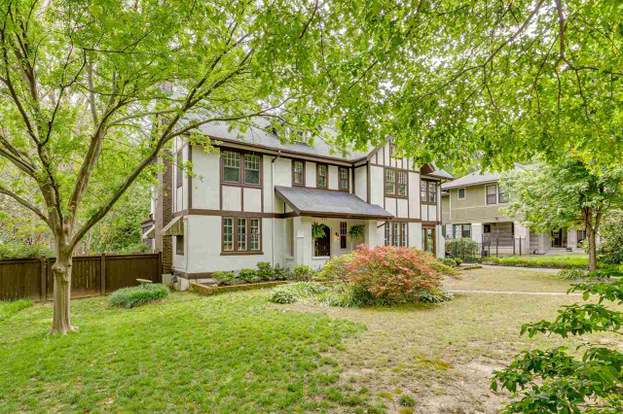 Go On A Tour Of Graceland And See A Peek Inside Elvis Presley S Mansion Find Out What All There Is To See And Do At Graceland Elvis Presley Graceland Memphis