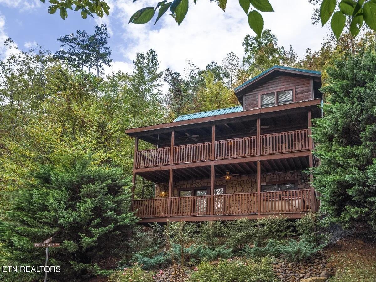 659 Black Bear Falls Way, Gatlinburg, TN 37738 | MLS# 1253913 | Redfin