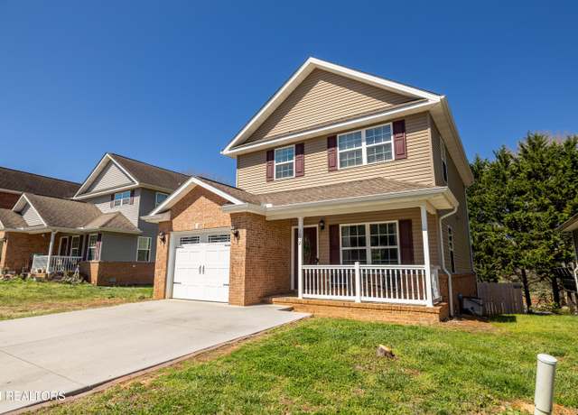 Property at 1012 Lennox Cir, Maryville, TN 37803, 3 beds, 2.5 baths