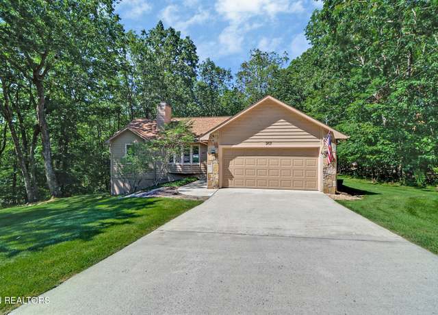 Property at 207 Overlook Ln, Crossville, TN 38558, 3 beds, 2 baths