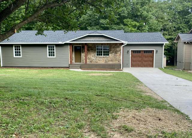 Property at 506 Snead Dr, Crossville, TN 38572, 3 beds, 2 baths