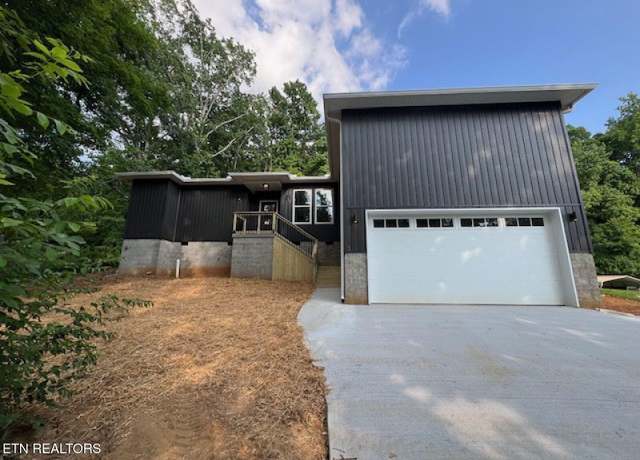 Property at 110 Stone Rd, Knoxville, TN 37920, 3 beds, 2 baths