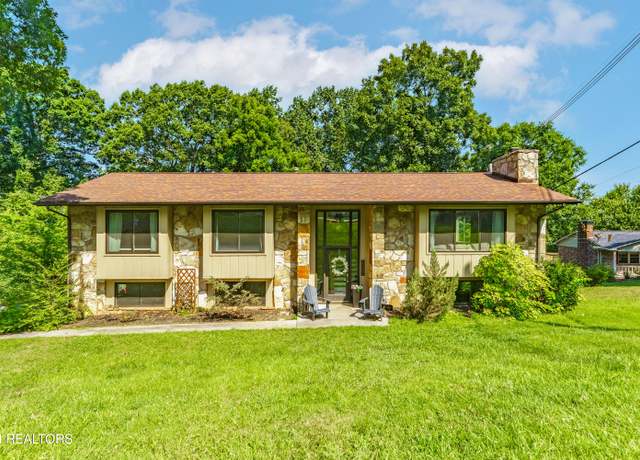 Property at 2647 May Ave, Maryville, TN 37804, 4 beds, 3 baths