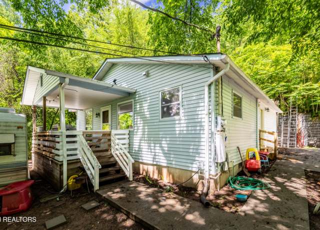 Property at 2839 Greenway Dr, Knoxville, TN 37918, 3 beds, 2 baths