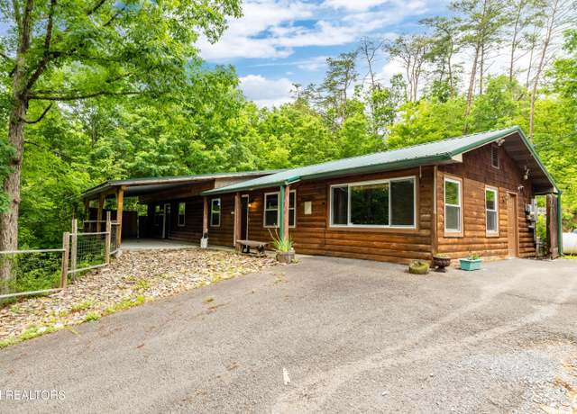 Property at 3305 Leonard Huskey Ln, Pigeon Forge, TN 37863, 3 beds, 2 baths