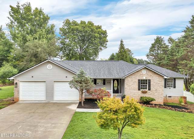 Property at 210 N Clark St, Sweetwater, TN 37874, 3 beds, 2 baths