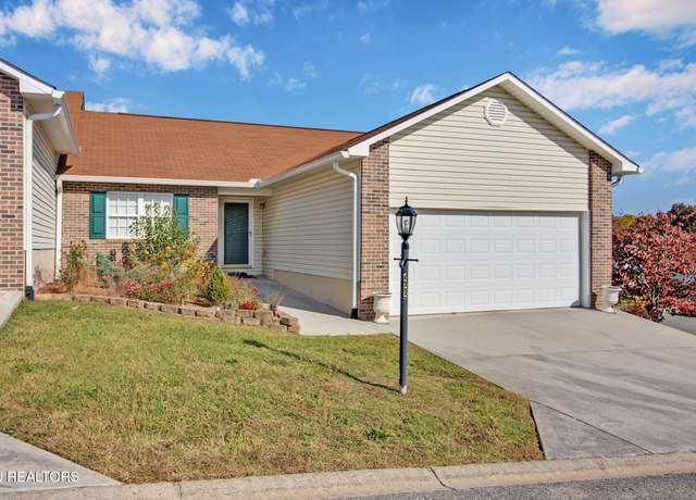 Property at 455 Executive Meadows Dr, Lenoir City, TN 37771, 2 beds, 3 baths