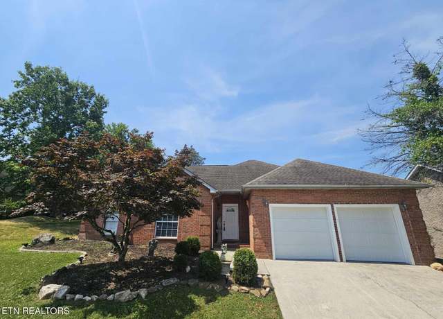 Property at 1053 Saint Johns Dr, Maryville, TN 37801, 3 beds, 2 baths