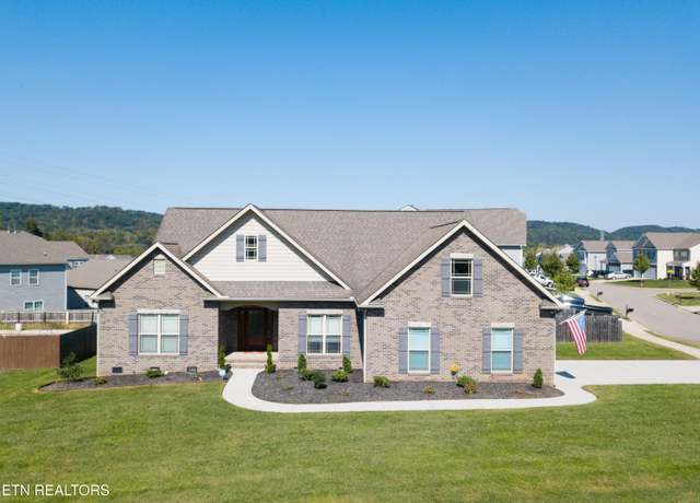 Property at 6101 Pembridge Rd, Knoxville, TN 37912, 3 beds, 2 baths