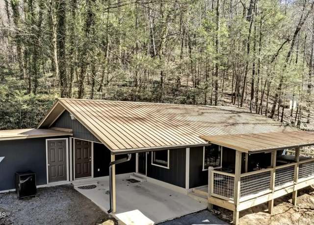 Property at 2220 Cove Creek Dr, Sevierville, TN 37862, 2 beds, 1 bath