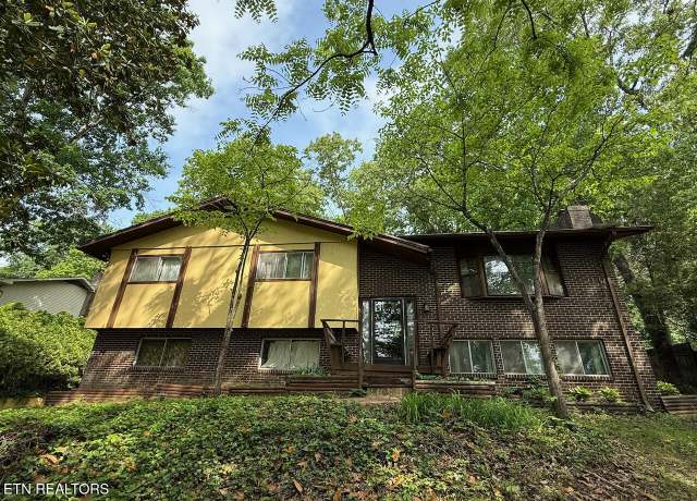 Property at 102 Westwind Dr, Oak Ridge, TN 37830, 4 beds, 3 baths
