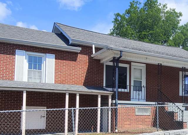 Property at 806 Vale St, Loudon, TN 37774, 3 beds, 2.5 baths