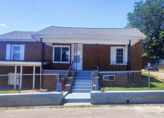 Property at 806 Vale St, Loudon, TN 37774, 3 beds, 2.5 baths