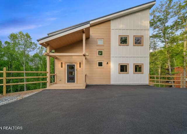 Property at 1924 Pine Ct, Sevierville, TN 37876, 3 beds, 3 baths