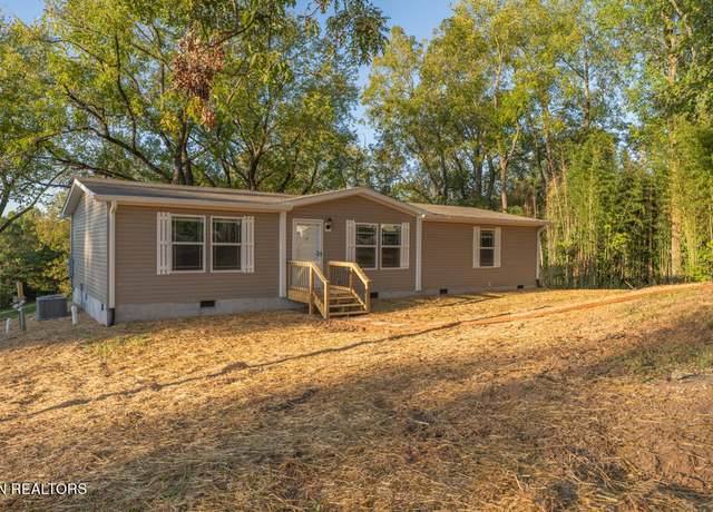 Property at 1215 Sweetwater Vonore Rd, Sweetwater, TN 37874, 3 beds, 2 baths