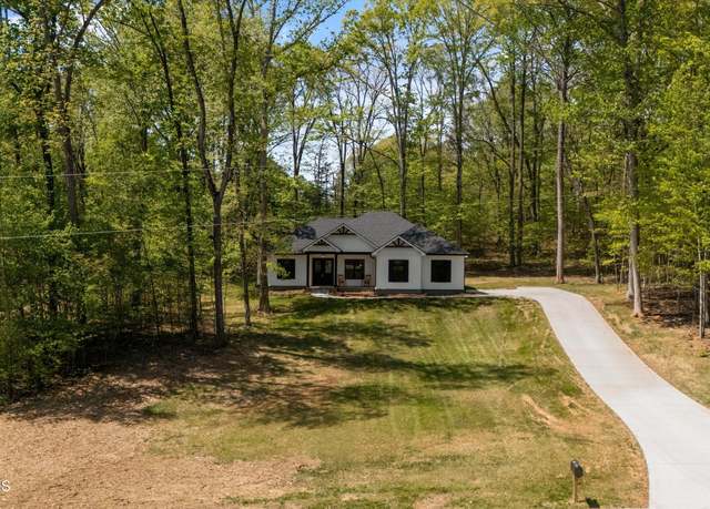 Property at 290 Woodhaven Dr, Vonore, TN 37885, 4 beds, 2 baths