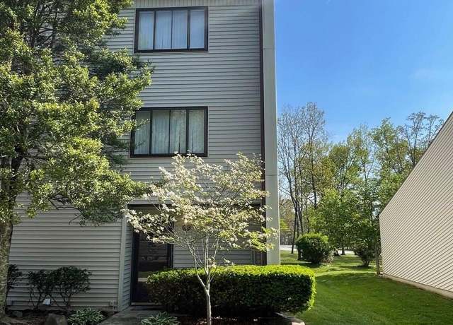 Property at 58 Wilshire Heights Dr #58, Crossville, TN 38558, 4 beds, 2.5 baths