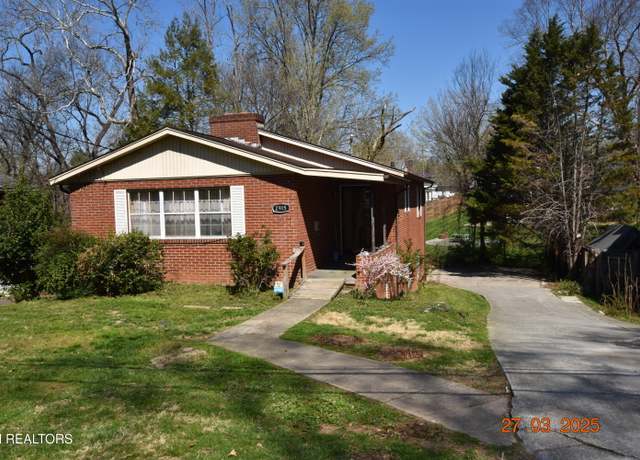 Property at 2915 Woodrow Dr, Knoxville, TN 37918, 3 beds, 2 baths