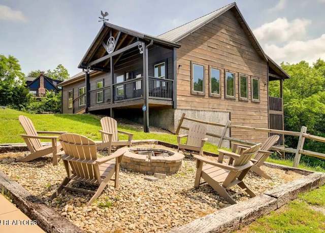 Property at 330 Oak Lake Dr, Sevierville, TN 37876, 2 beds, 3.5 baths