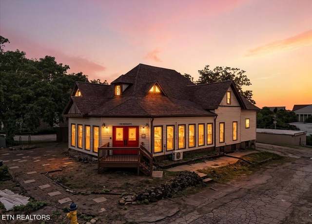 Property at 321 High St, Maryville, TN 37804, 3 beds, 2.5 baths