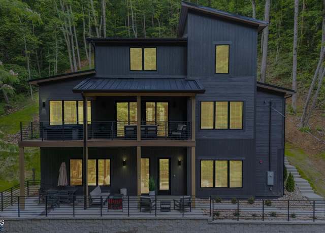 Property at 1646 Bear Valley Rd, Sevierville, TN 37876, 5 beds, 6.5 baths