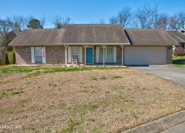 Property at 2041 Southern Oaks Dr, Maryville, TN 37801, 3 beds, 2 baths