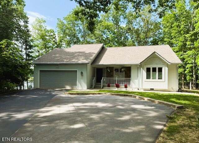 Property at 232 Lakewood Dr, Crossville, TN 38558, 3 beds, 2 baths