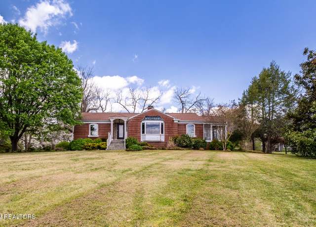 Property at 1905 E Westwood Dr, Maryville, TN 37803, 3 beds, 2 baths