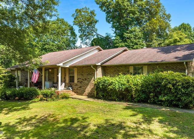 Property at 1972 Carpenters Grade Rd, Maryville, TN 37803, 5 beds, 3 baths