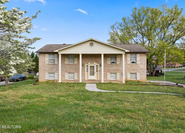 Property at 2711 Greenway Dr, Maryville, TN 37803, 3 beds, 2 baths