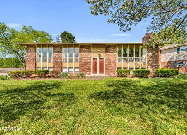 Property at 945 Roderick Rd, Knoxville, TN 37923, 4 beds, 3 baths