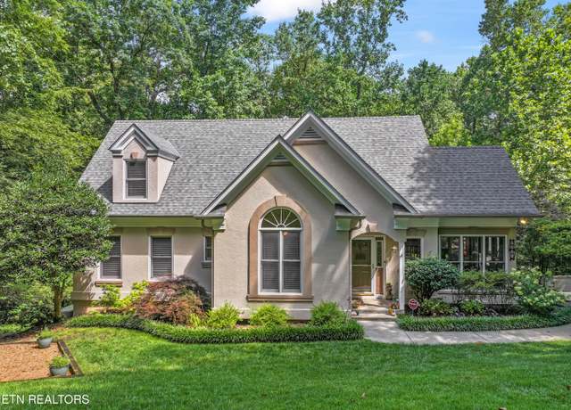 Property at 4225 Valencia Rd, Knoxville, TN 37919, 5 beds, 4 baths