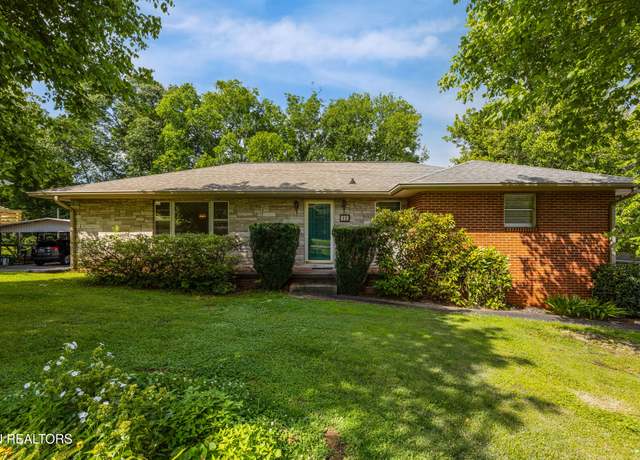 Property at 500 Cardinal St, Maryville, TN 37803, 4 beds, 3 baths