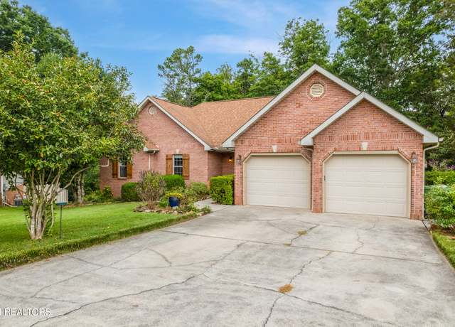 Property at 1601 Northfield Dr, Maryville, TN 37804, 3 beds, 2 baths