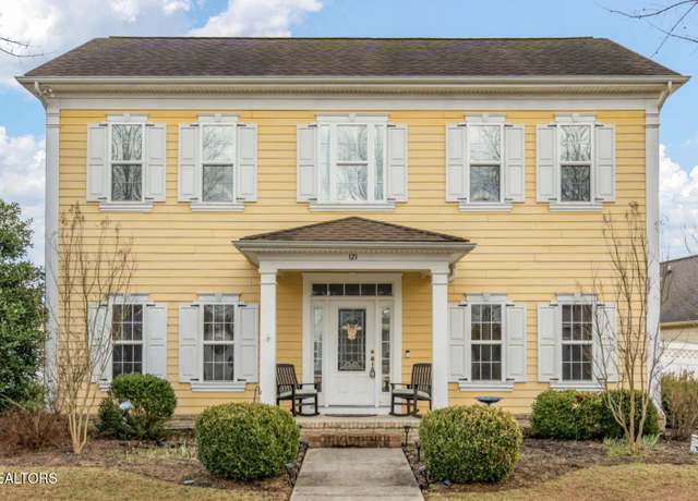 Property at 121 Fallberry St, Oak Ridge, TN 37830, 3 beds, 2.5 baths