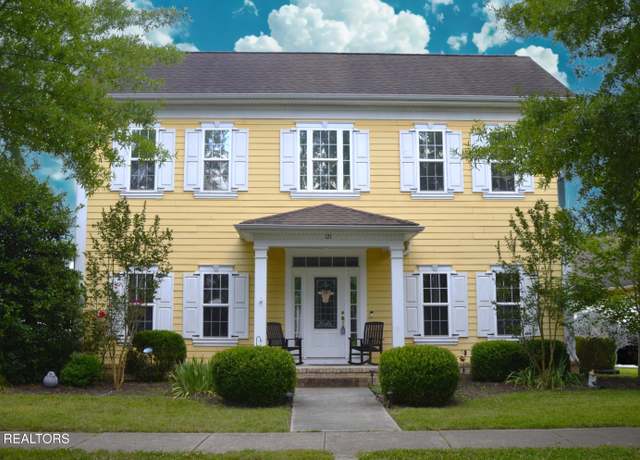 Property at 121 Fallberry St, Oak Ridge, TN 37830, 3 beds, 2.5 baths