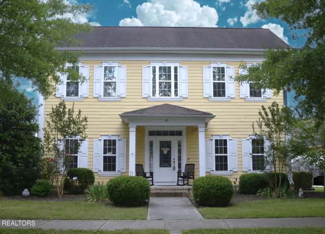 Property at 121 Fallberry St, Oak Ridge, TN 37830, 3 beds, 2.5 baths