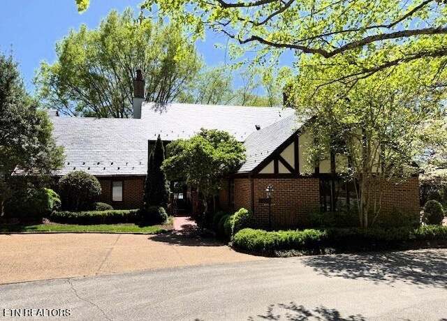 Property at 2239 Lake Ln, Knoxville, TN 37919, 4 beds, 3.5 baths