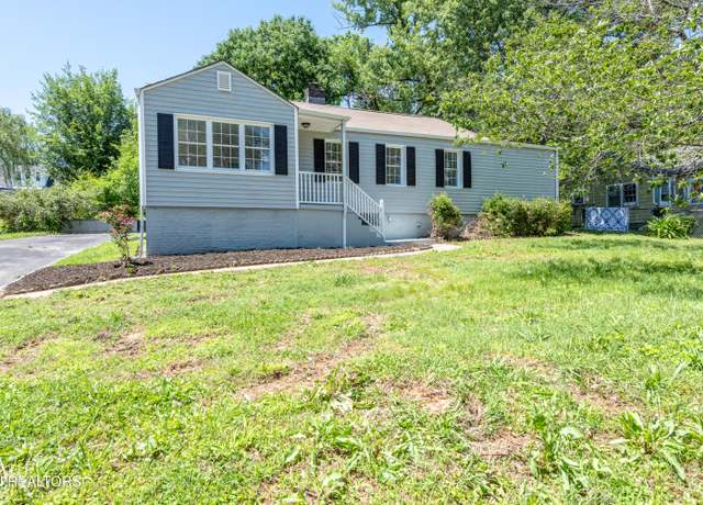 Property at 1603 Cherry Dr, Maryville, TN 37804, 3 beds, 2 baths