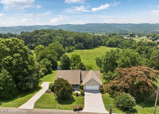 Property at 3930 Settlers Trl, Kodak, TN 37764, 3 beds, 3 baths