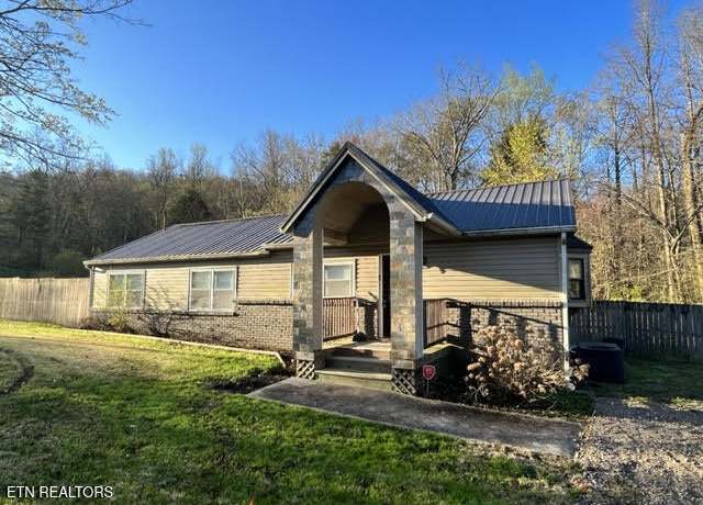Property at 7021 Hurst Ln, Knoxville, TN 37918, 3 beds, 2 baths
