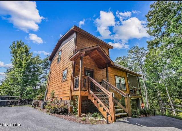 Property at 1215 Honeysuckle Ln, Sevierville, TN 37876, 1 bed, 1.5 baths