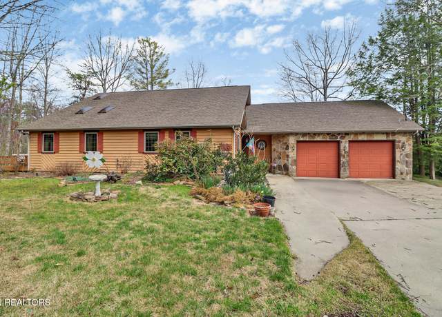 Property at 140 Tawny Oak Loop, Crossville, TN 38558, 3 beds, 2.5 baths