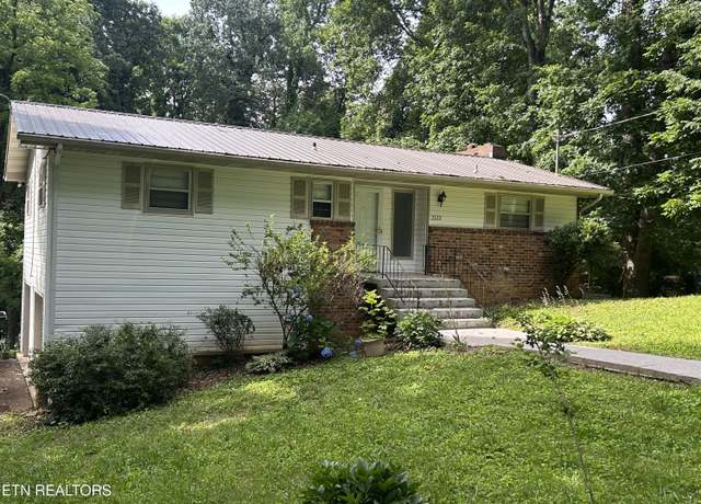 Property at 2122 Ridgecrest Dr, Maryville, TN 37803, 2 beds, 2 baths