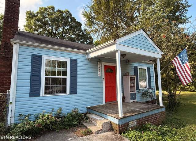 Property at 966 Poplar St, Alcoa, TN 37701, 3 beds, 2 baths