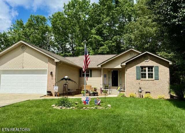 Property at 15 Felix Ct, Crossville, TN 38558, 3 beds, 2 baths
