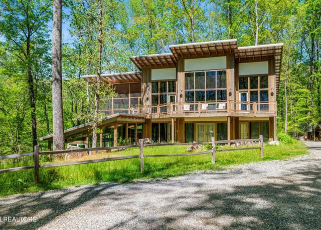 Property at 3721 Clabo Mountain Ln, Sevierville, TN 37862, 4 beds, 2 baths