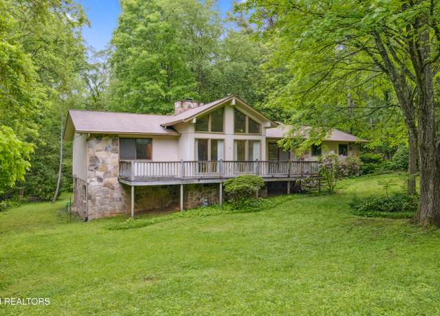 Property at 131 Clifton Cir, Oak Ridge, TN 37830, 3 beds, 2.5 baths