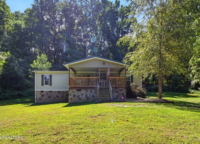 Property at 810 Layman Dr, Dandridge, TN 37725, 3 beds, 2 baths